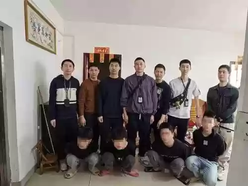 抓捕豪华阵容_1插图1
